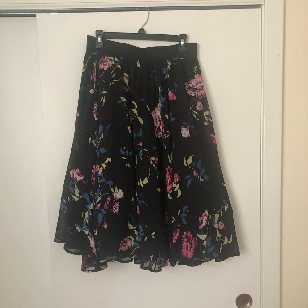 Torrid Floral Skirt Size 1/2 (~16-18)